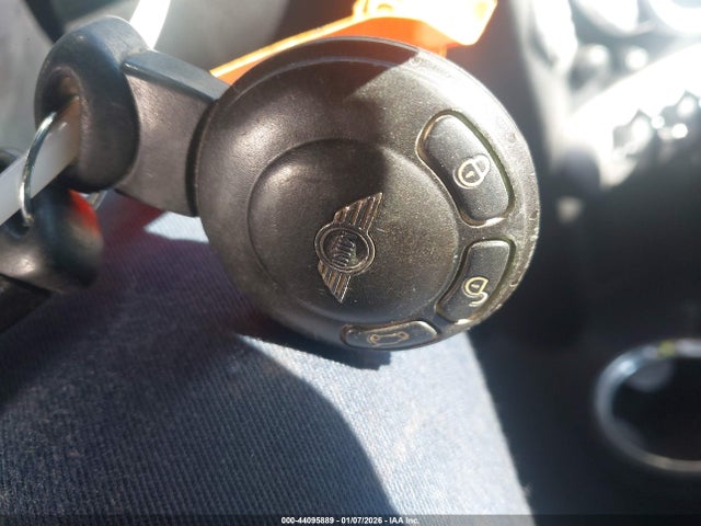 2010 MINI COOPER S WMWMS3C51ATY08875 Photo 10