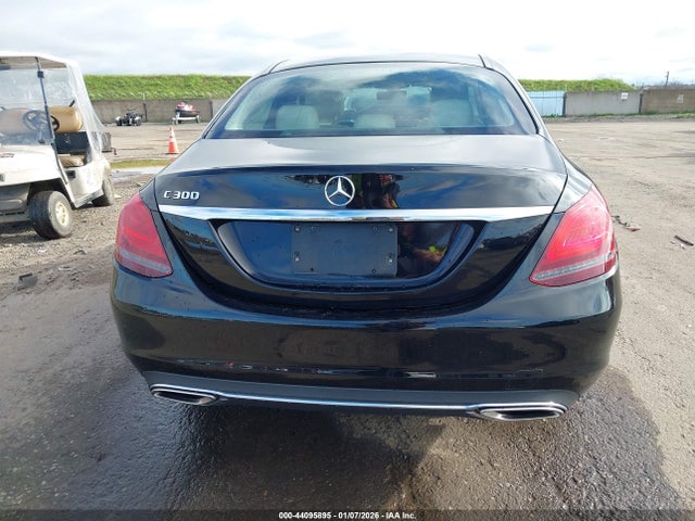 44095895 :رقم المزاد ، W1KWF8DB2LR598262 vin ، 2020 Mercedes-benz C 300 مزاد بيع
