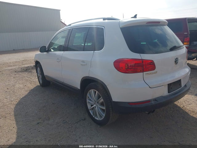 2012 VOLKSWAGEN TIGUAN WVGAV7AX3CW550686 Photo 2