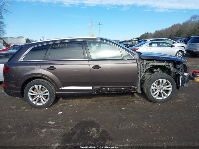Продажа на аукционе авто 2017 Audi Q7 3.0t Premium, vin: WA1LAAF75HD031599, номер лота: 44095954