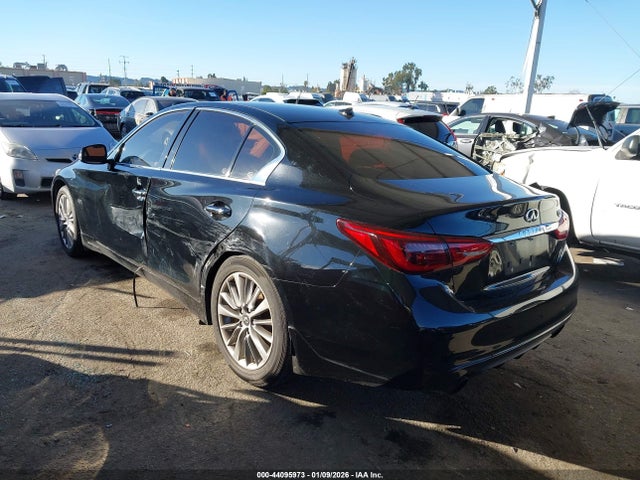 Infiniti Q50 3.0t Luxe 2018 JN1EV7AP1JM590606 Image 3