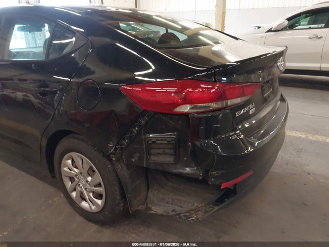 Hyundai ELANTRA SE 2018 5NPD74LF6JH264235 Image 13