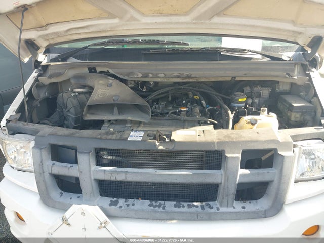 Isuzu Commercial Van 2014 JALB4T171E7W00419 Image 9