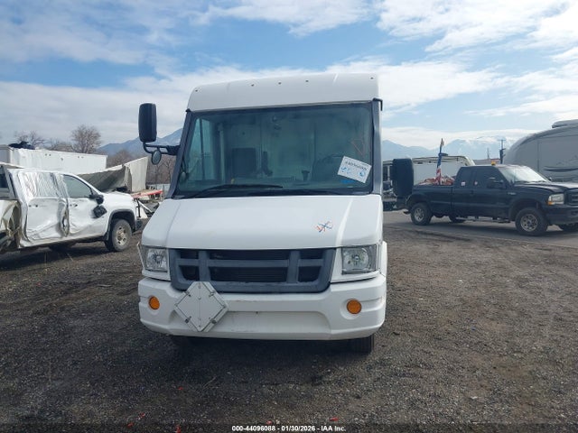 Isuzu Commercial Van 2014 JALB4T171E7W00419 Image 11
