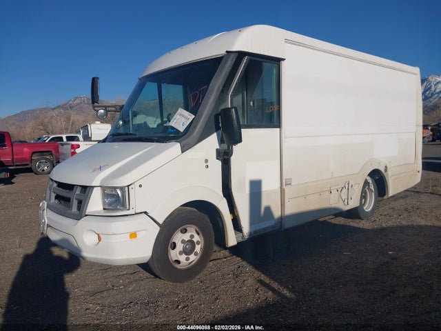 Isuzu Commercial Van 2014 JALB4T171E7W00419 Image 2
