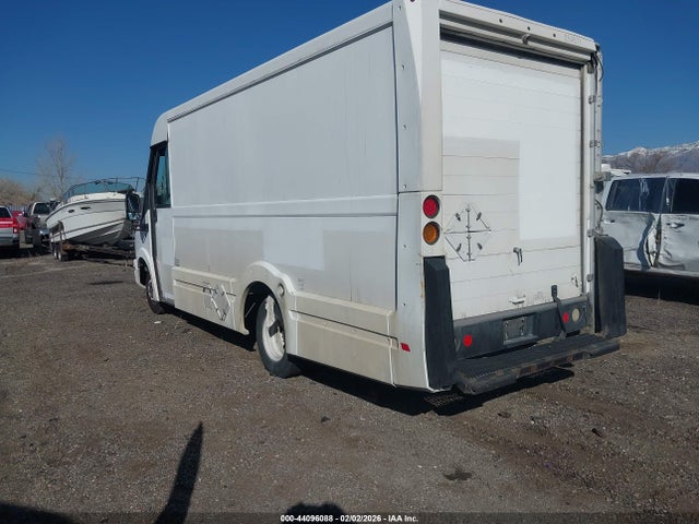 Isuzu Commercial Van 2014 JALB4T171E7W00419 Image 3