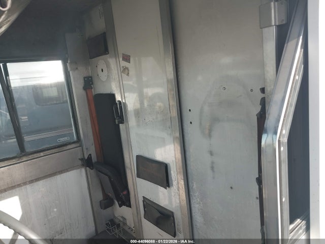 Isuzu Commercial Van 2014 JALB4T171E7W00419 Image 6