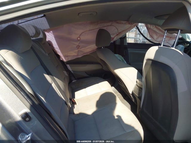 KMHD84LF8JU623373 Hyundai ELANTRA SEL