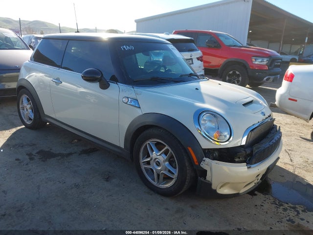 2007 MINI COOPER S WMWMF73507TL88837 Photo 0