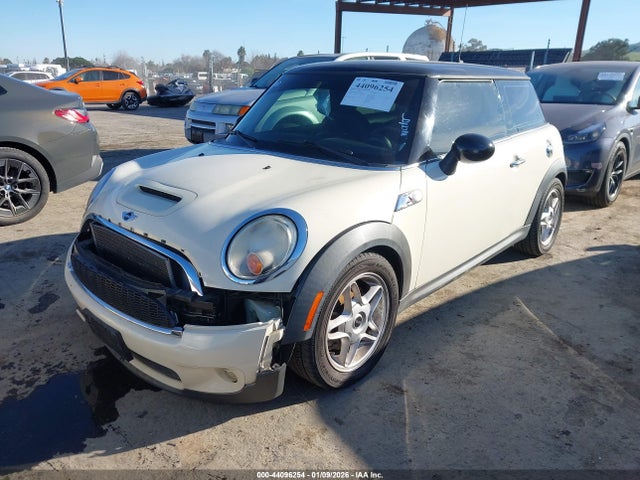 2007 MINI COOPER S WMWMF73507TL88837 Photo 1