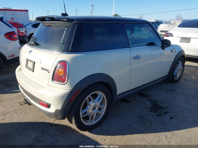 2007 MINI COOPER S WMWMF73507TL88837 Photo 3