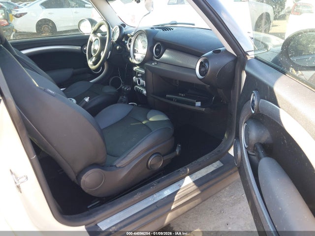 2007 MINI COOPER S WMWMF73507TL88837 Photo 4