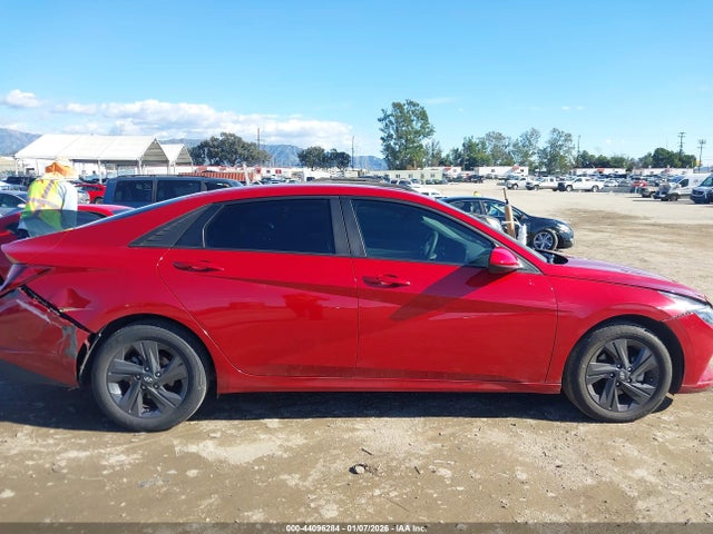 KMHLM4AG5MU212763 Hyundai ELANTRA SEL