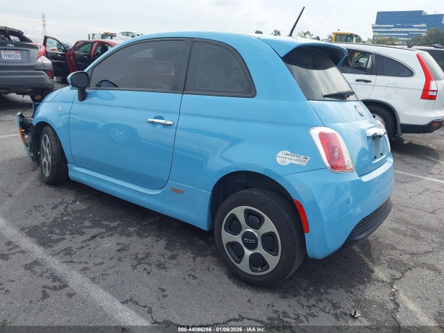 2015 FIAT 500E 3C3CFFGE0FT555501 Photo 2