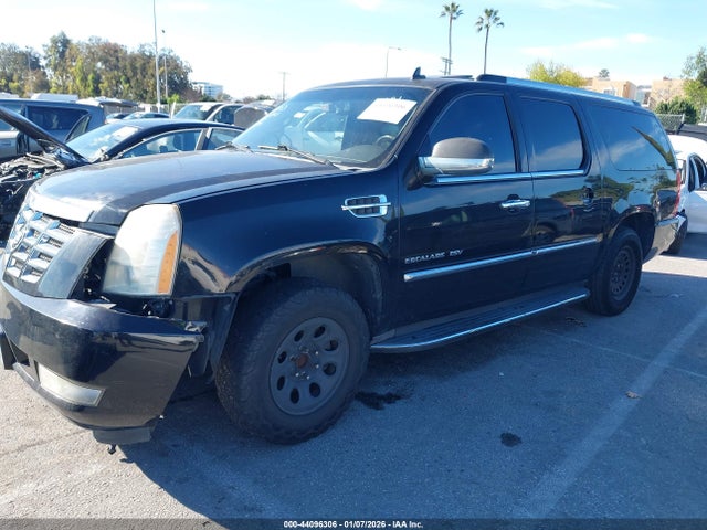 2011 CADILLAC ESCALADE ESV 1GYS3HEF2BR217425 Photo 1