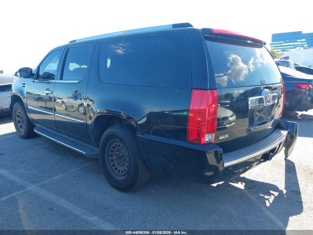 2011 CADILLAC ESCALADE ESV 1GYS3HEF2BR217425 Photo 2
