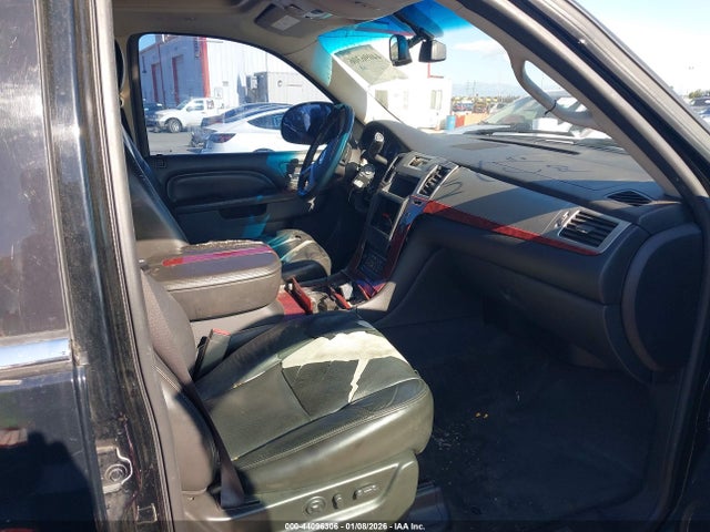 2011 CADILLAC ESCALADE ESV 1GYS3HEF2BR217425 Photo 4