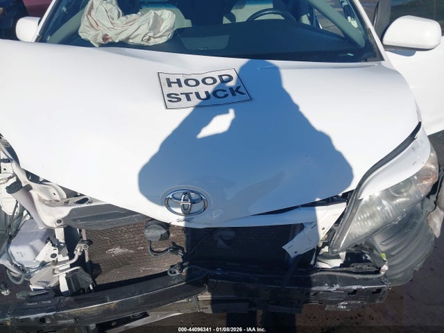 5TDKZ3DC8HS774543 Toyota Sienna Le 8 Passenger