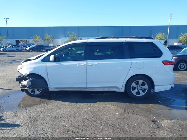 5TDKZ3DC8HS774543 Toyota Sienna Le 8 Passenger