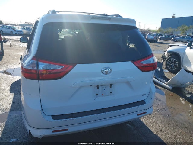 5TDKZ3DC8HS774543 Toyota Sienna Le 8 Passenger