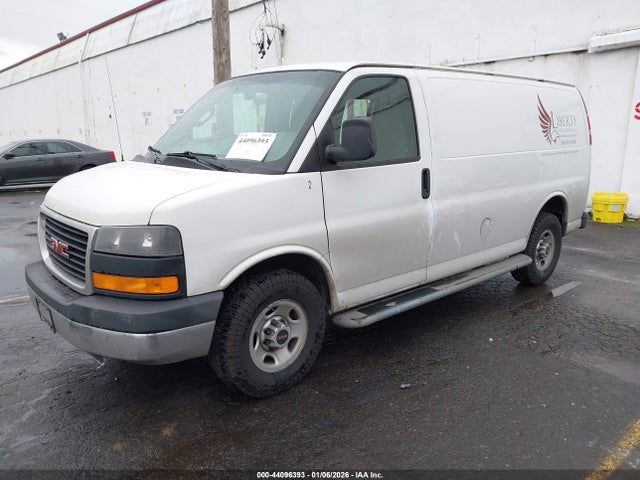 GMC Savana 2500 Work Van 2016 1GTW7AFF2G1903696 Image 2
