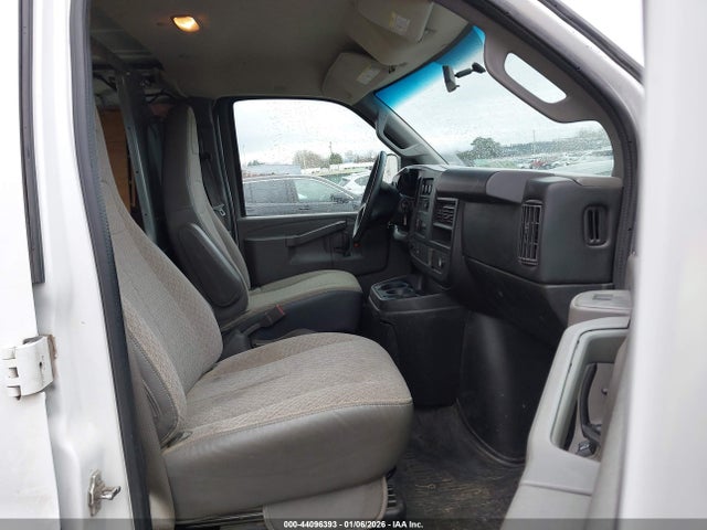 GMC Savana 2500 Work Van 2016 1GTW7AFF2G1903696 Image 5