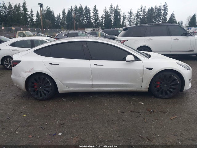 Продаж на аукціоні авто 2022 Tesla Model 3 Performance Dual Motor All-wheel Drive, vin: 5YJ3E1EC9NF315945, номер лоту: 44096409