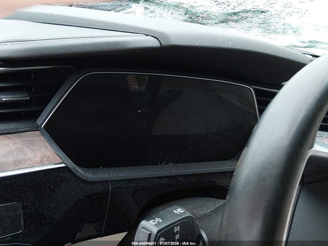 Продаж на аукціоні авто 2019 Audi E-tron Premium Plus, vin: WA1VABGE3KB022897, номер лоту: 44096451