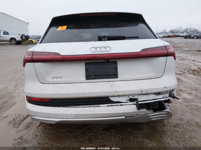Продаж на аукціоні авто 2019 Audi E-tron Premium Plus, vin: WA1VABGE3KB022897, номер лоту: 44096451