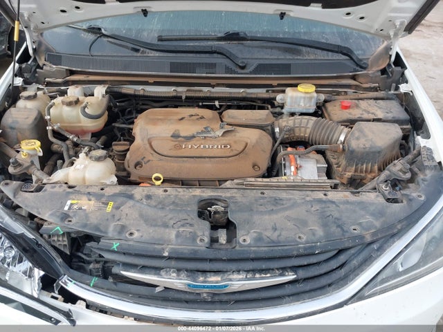 44096472 :رقم المزاد ، 2C4RC1N78JR214476 vin ، 2018 Chrysler Pacifica Hybrid Limited مزاد بيع
