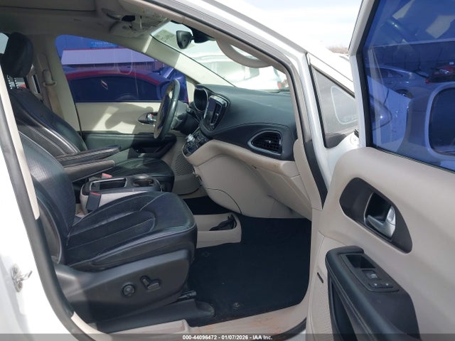 44096472 :رقم المزاد ، 2C4RC1N78JR214476 vin ، 2018 Chrysler Pacifica Hybrid Limited مزاد بيع