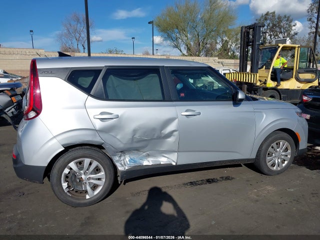 KNDJ23AU8L7068916 KIA SOUL LX
