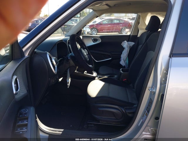 KNDJ23AU8L7068916 KIA SOUL LX
