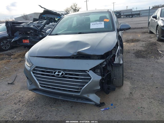 2020 Hyundai Accent Se მანქანა იყიდება აუქციონზე, vin: 3KPC24A61LE099697, აუქციონის ნომერი: 44096566