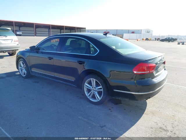 2013 VOLKSWAGEN PASSAT 1VWCN7A39DC142798 Photo 2