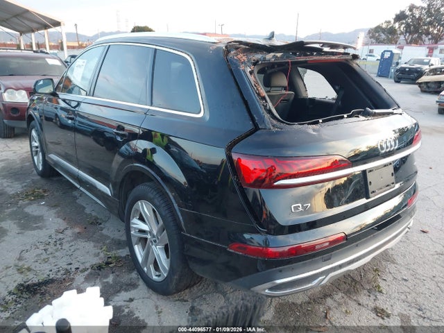 2020 AUDI Q7 WA1AJAF76LD008221 Photo 2