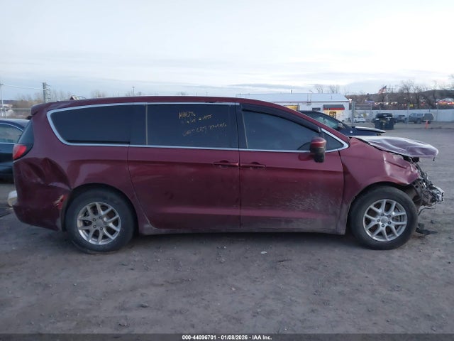 44096701 :رقم المزاد ، 2C4RC1DG8HR610905 vin ، 2017 Chrysler Pacifica Touring مزاد بيع