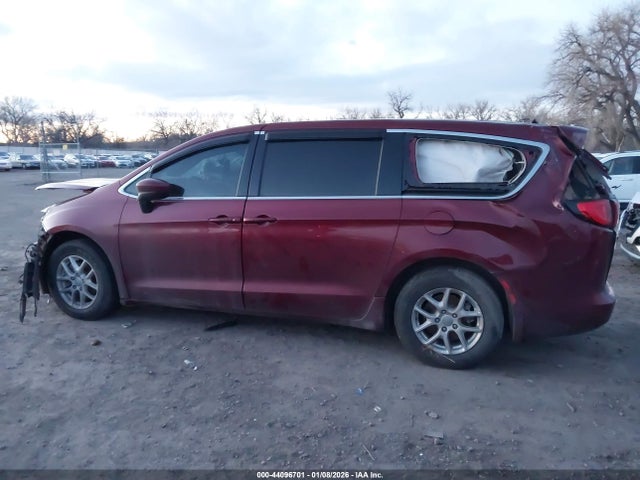 44096701 :رقم المزاد ، 2C4RC1DG8HR610905 vin ، 2017 Chrysler Pacifica Touring مزاد بيع