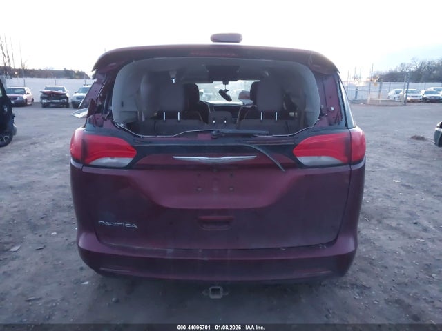 44096701 :رقم المزاد ، 2C4RC1DG8HR610905 vin ، 2017 Chrysler Pacifica Touring مزاد بيع