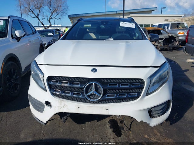 WDCTG4EB6KJ575687 Mercedes-Benz GLA 250