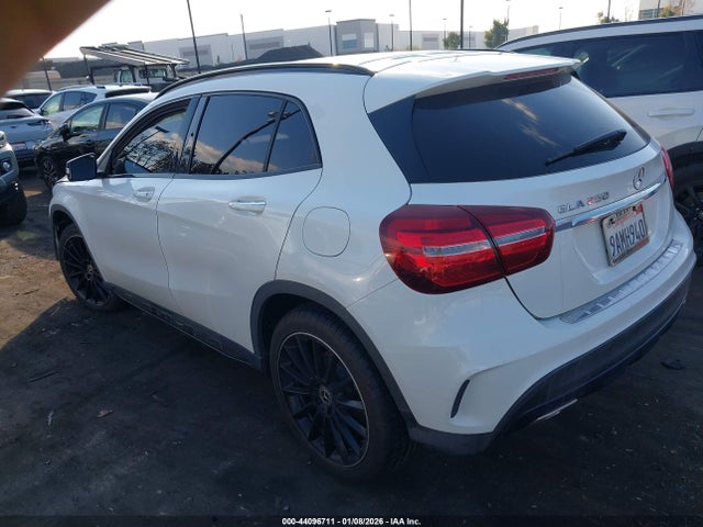 2019 MERCEDES-BENZ GLA 250 WDCTG4EB6KJ575687 Photo 2