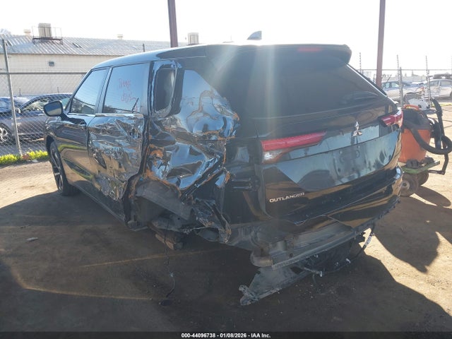 2022 MITSUBISHI OUTLANDER JA4J3TA83NZ032665 Photo 2