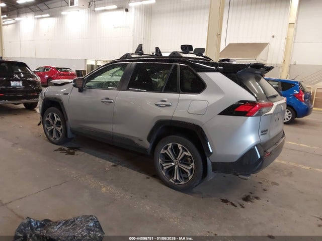2022 TOYOTA RAV4 PRIME JTMEB3FV0ND077262 Photo 2