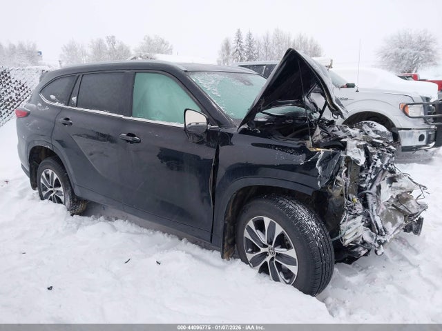 5TDKDRBHXPS026827 Toyota Highlander Xle