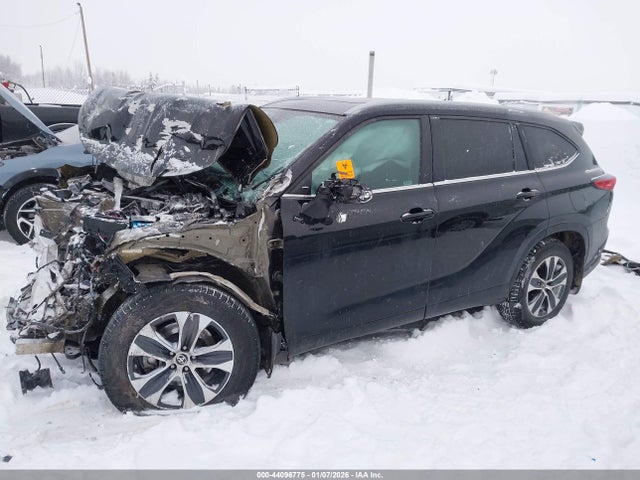 5TDKDRBHXPS026827 Toyota Highlander Xle