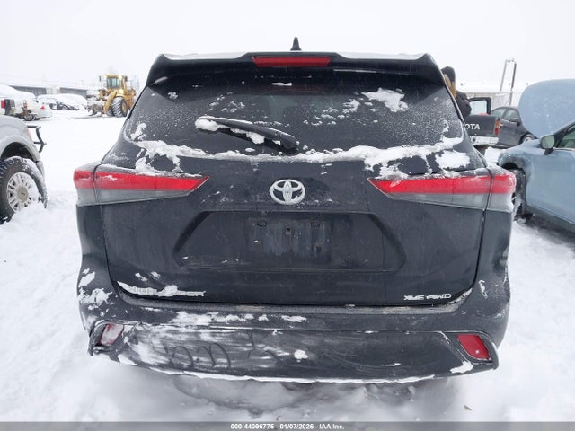 5TDKDRBHXPS026827 Toyota Highlander Xle