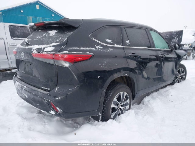5TDKDRBHXPS026827 Toyota Highlander Xle
