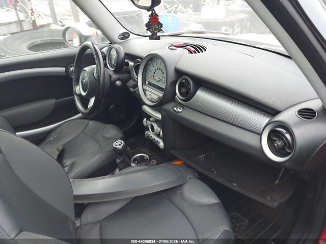 2010 MINI COOPER S CLUBMAN WMWMM3C51ATP75399 Photo 4