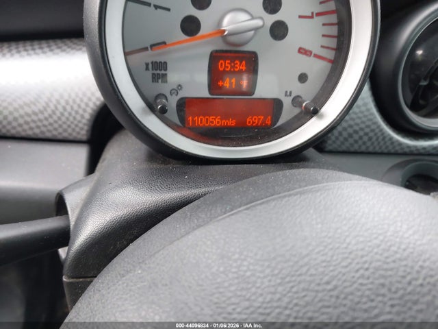 2010 MINI COOPER S CLUBMAN WMWMM3C51ATP75399 Photo 6