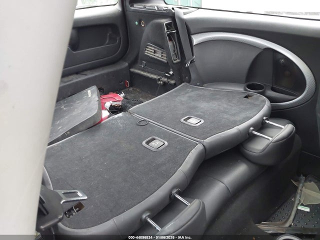 2010 MINI COOPER S CLUBMAN WMWMM3C51ATP75399 Photo 7